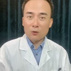 电灯泡白大褂男医生