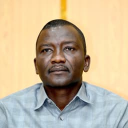 الصوت رجل السوداني نبرا قوي 