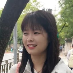 北大门口笑眼英语老师