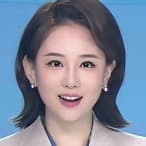 0927新闻女浅蓝背景