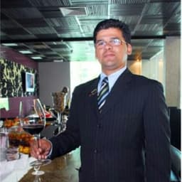 Arlindo Brito Sommelier e Consultor de vinhos 