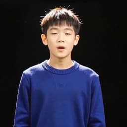 年级小一点的男孩