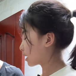 1210-小女孩七七