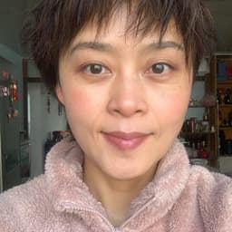 眼膜用得早，女人看着年纪小