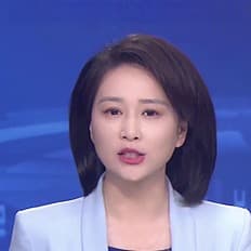 蓝色衬衣主持人