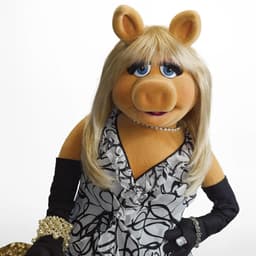 Miss Piggy (Muppets Party Cruise)
