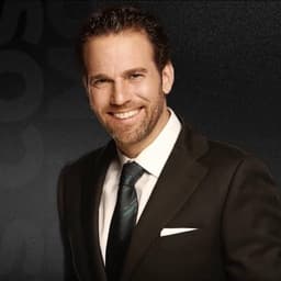 Carlos Loret de Mola ( Español México) 