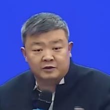 靛蓝背景主任黑衣男演讲