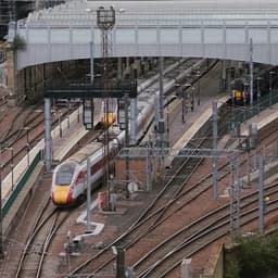 伦敦地铁皮卡迪利线播报员