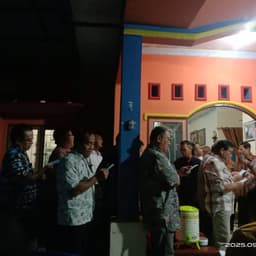 Scottish man explaining