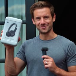 兴奋的健身主播