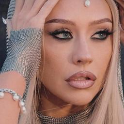 Xtina 