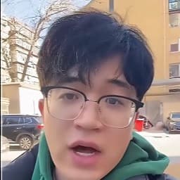 北方学校男大学生绿色围巾