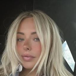 Chloe 