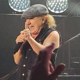 Angus Young 