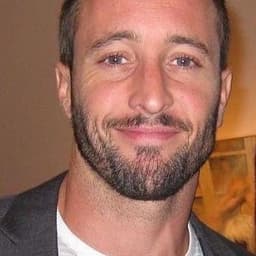 Alex O'Loughlin 