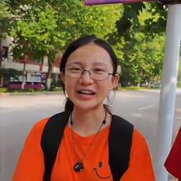 清华黄衣服女生