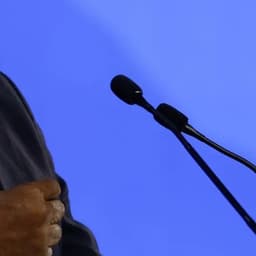 голос ведущего индия