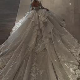 المذيع و نور