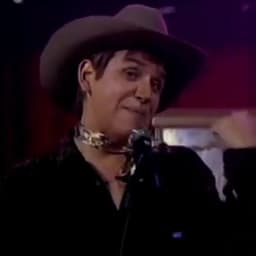 Cantor xinga a Rede Globo e fala palavrão