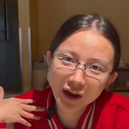 清华红衣女生0111