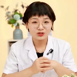 短发眼镜女医生