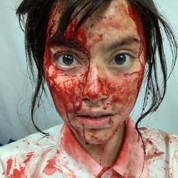 YURI (La chica nueva) (Latino)