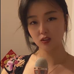 话筒女