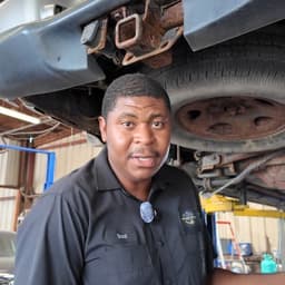 黑人修车brilliantautocare