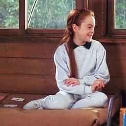 Annie James (Lindsay Lohan)