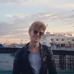 Newt (Thomas Sangster)