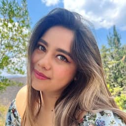 Sofi Corro guitarrez