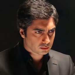 مراد علم دار 