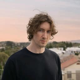 Dean Lewis 