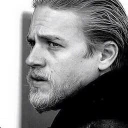 Charlie hunnam 