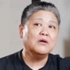 短发黑色衣服阿姨