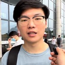 0124-动车采访男