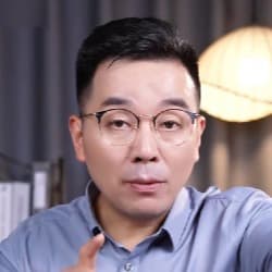 10.15蓝衣眼镜男