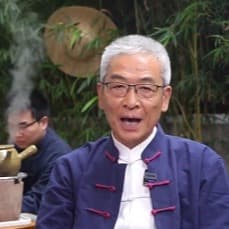 7.28蓝衣白发老头