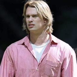 Nicholas Galitzine 