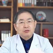 书架背景白大褂戴眼镜男