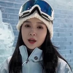 滑雪美丽女生