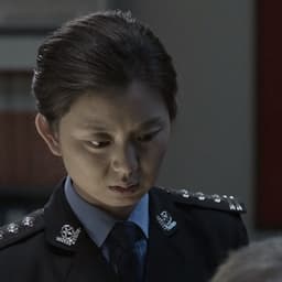 女警察