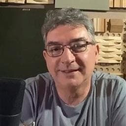 Voz grave Luiz feier motta 