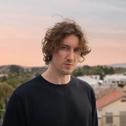 Dean Lewis 