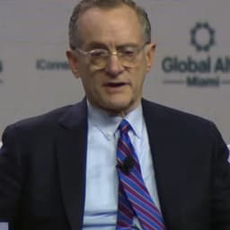 美国西装眼镜老头